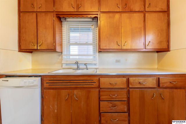 6806 N 30th Street, Omaha, NE 68112