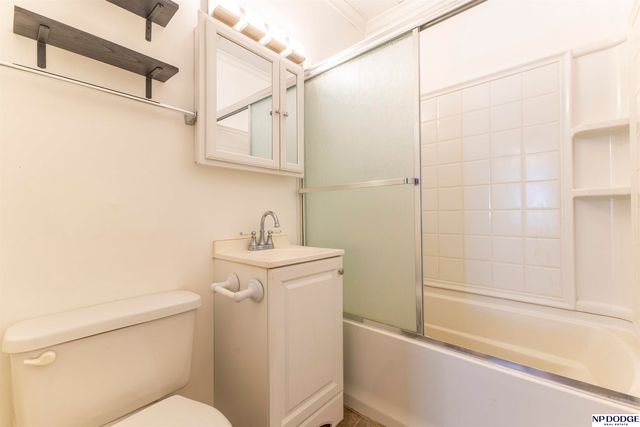 6806 N 30th Street, Omaha, NE 68112