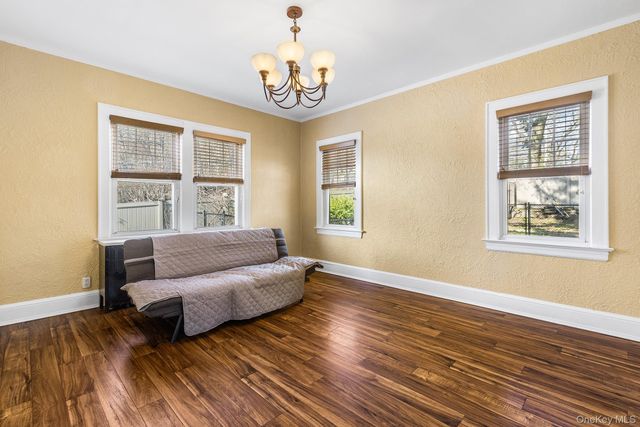 1 Spencer Court, Hartsdale, NY 10530