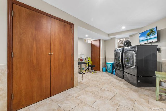 1 Spencer Court, Hartsdale, NY 10530