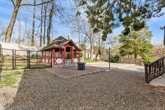 1 Spencer Court, Hartsdale, NY 10530