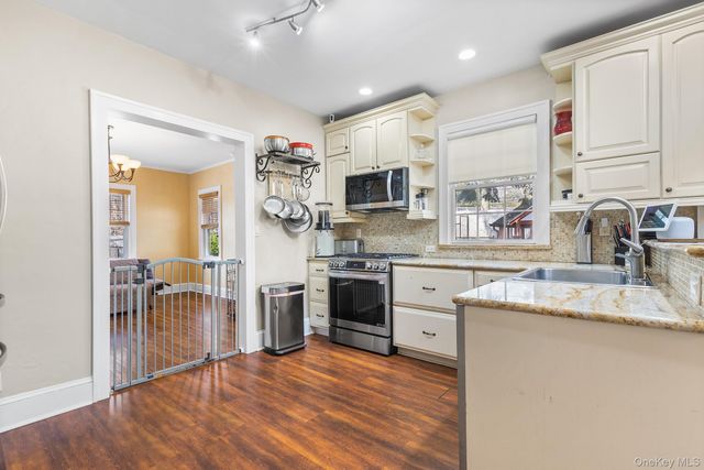 1 Spencer Court, Hartsdale, NY 10530