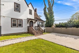 1 Spencer Court, Hartsdale, NY 10530