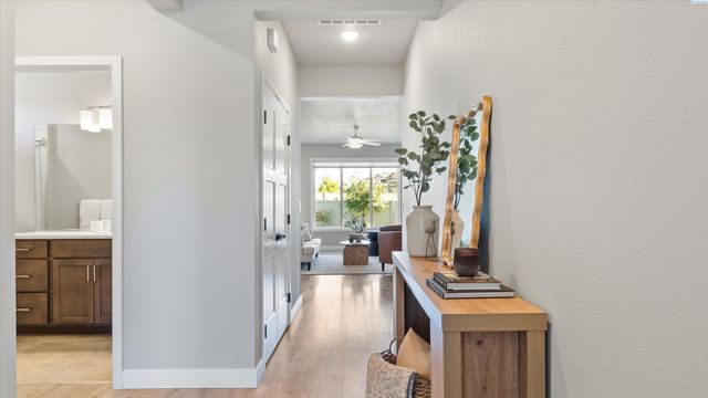 2548 Clark Ridge Dr, Richland, WA 99352