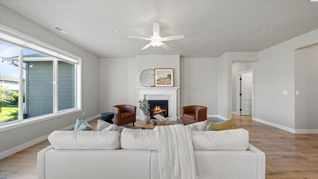 2548 Clark Ridge Dr, Richland, WA 99352