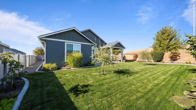 2548 Clark Ridge Dr, Richland, WA 99352