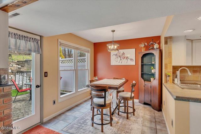25 Grant Hill Court, Clifton Park, NY 12065