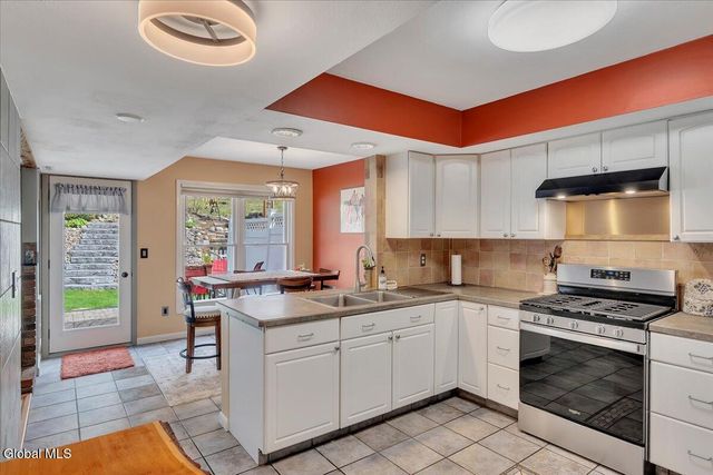 25 Grant Hill Court, Clifton Park, NY 12065