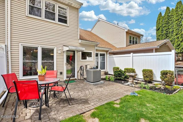 25 Grant Hill Court, Clifton Park, NY 12065