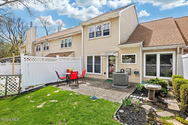25 Grant Hill Court, Clifton Park, NY 12065