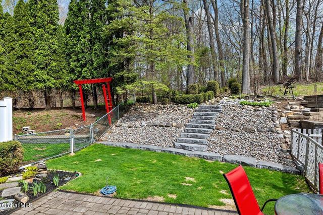 25 Grant Hill Court, Clifton Park, NY 12065