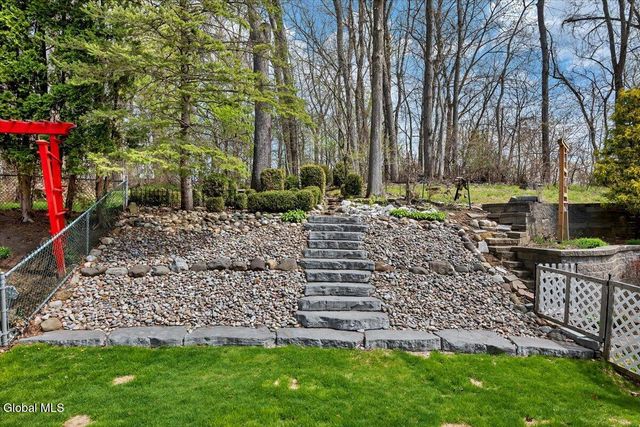 25 Grant Hill Court, Clifton Park, NY 12065