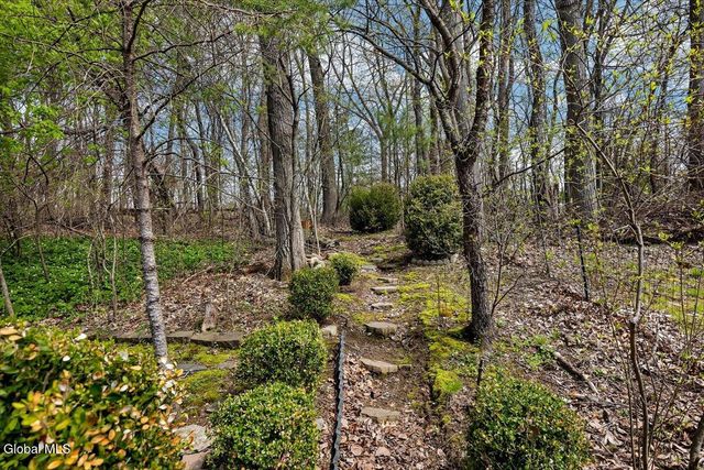 25 Grant Hill Court, Clifton Park, NY 12065
