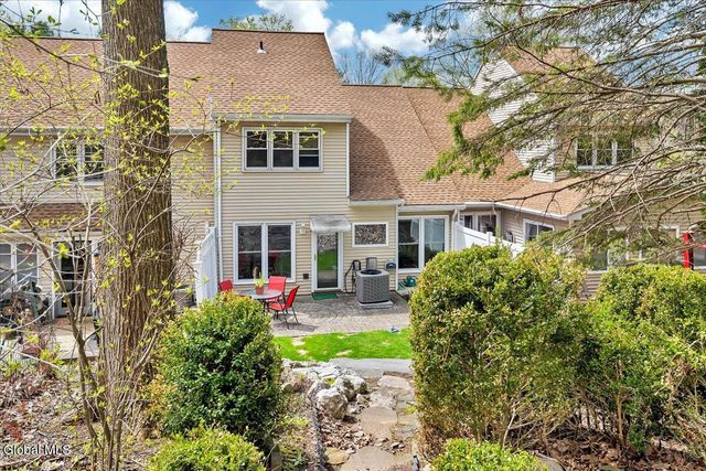 25 Grant Hill Court, Clifton Park, NY 12065