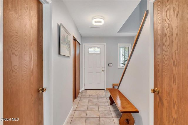 25 Grant Hill Court, Clifton Park, NY 12065