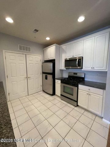 610 Sophee Lane, Lakewood, NJ 08701