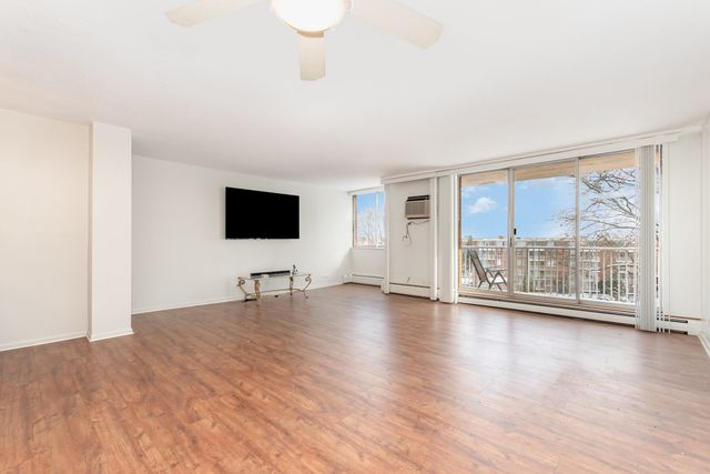 2201 S Highland Avenue 4M, Lombard, IL 60148