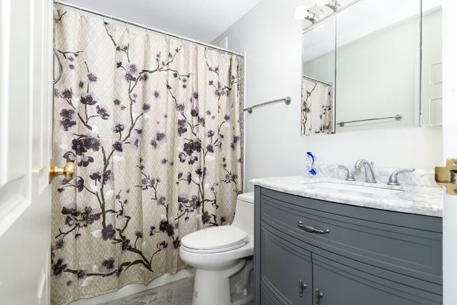 2201 S Highland Avenue 4M, Lombard, IL 60148