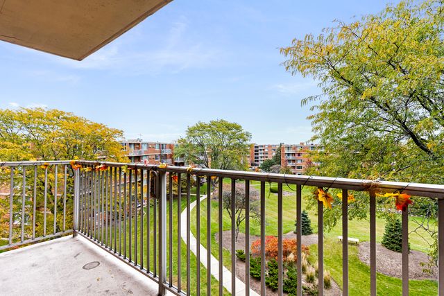 2201 S Highland Avenue 4M, Lombard, IL 60148