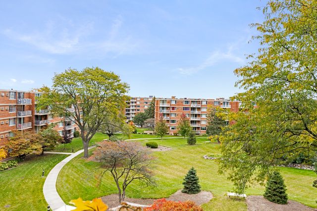 2201 S Highland Avenue 4M, Lombard, IL 60148