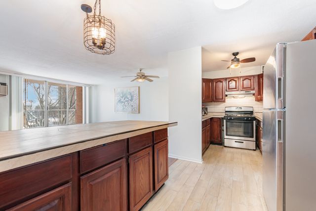 2201 S Highland Avenue 4M, Lombard, IL 60148