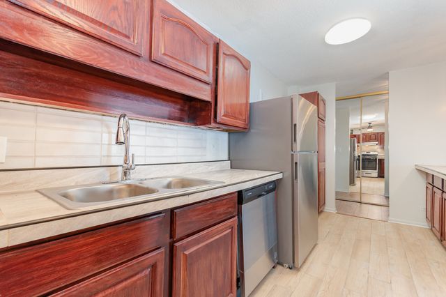 2201 S Highland Avenue 4M, Lombard, IL 60148