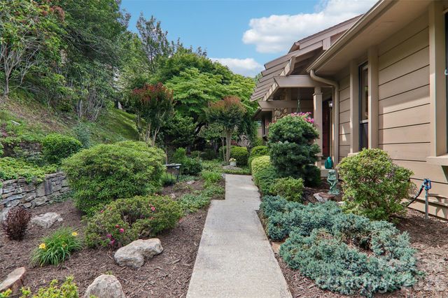 138 Woodbridge Drive, Hendersonville, NC 28739