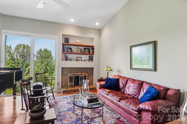 138 Woodbridge Drive, Hendersonville, NC 28739