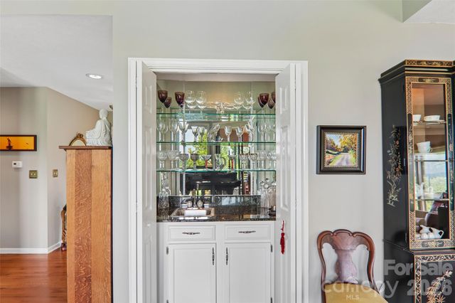 138 Woodbridge Drive, Hendersonville, NC 28739