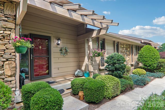 138 Woodbridge Drive, Hendersonville, NC 28739
