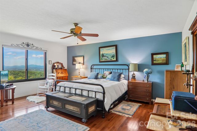 138 Woodbridge Drive, Hendersonville, NC 28739