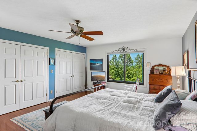 138 Woodbridge Drive, Hendersonville, NC 28739
