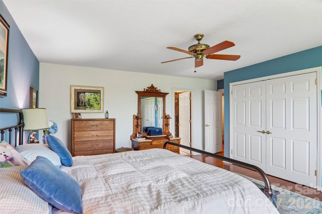 138 Woodbridge Drive, Hendersonville, NC 28739