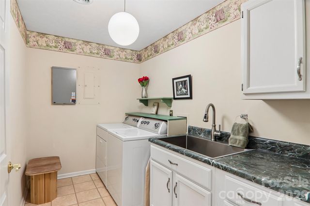 138 Woodbridge Drive, Hendersonville, NC 28739
