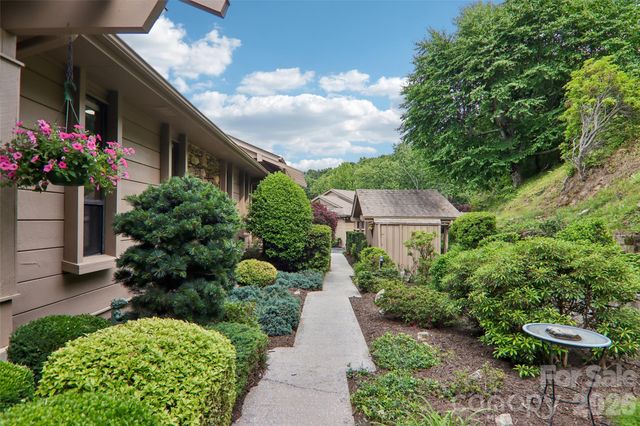 138 Woodbridge Drive, Hendersonville, NC 28739