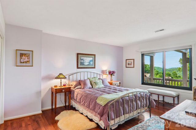 138 Woodbridge Drive, Hendersonville, NC 28739