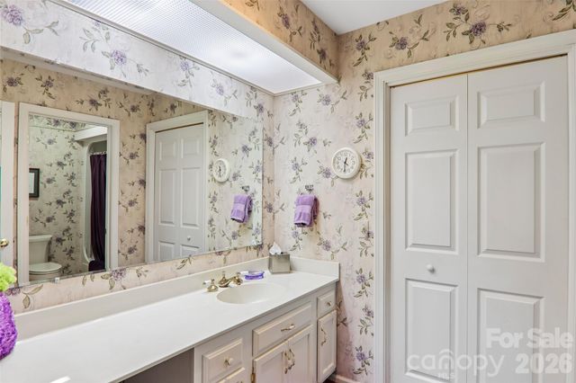 138 Woodbridge Drive, Hendersonville, NC 28739