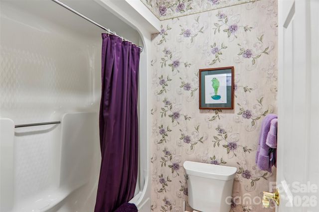 138 Woodbridge Drive, Hendersonville, NC 28739