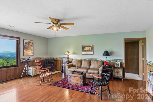 138 Woodbridge Drive, Hendersonville, NC 28739