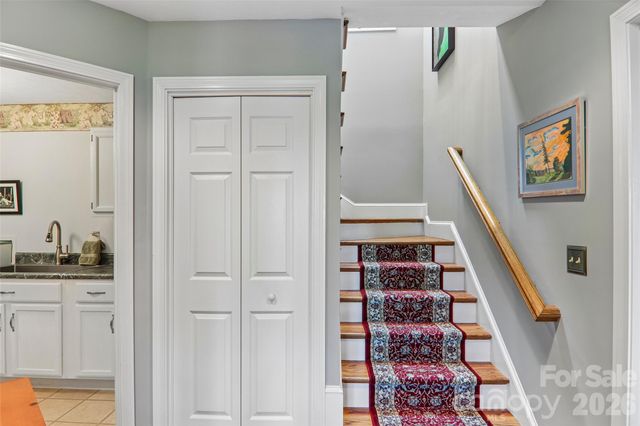 138 Woodbridge Drive, Hendersonville, NC 28739