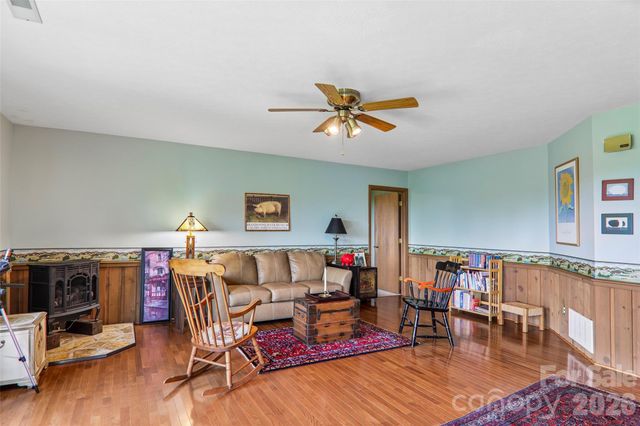 138 Woodbridge Drive, Hendersonville, NC 28739