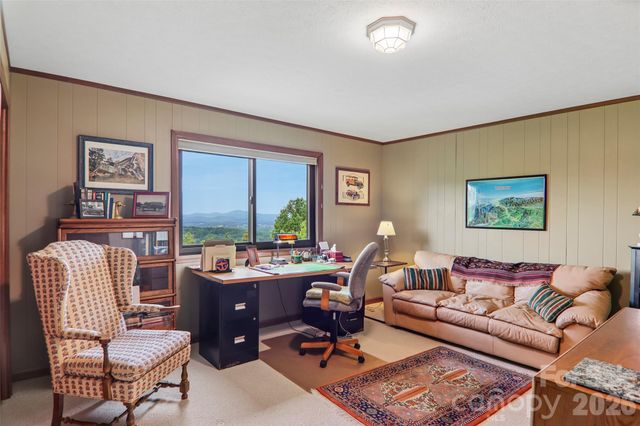 138 Woodbridge Drive, Hendersonville, NC 28739