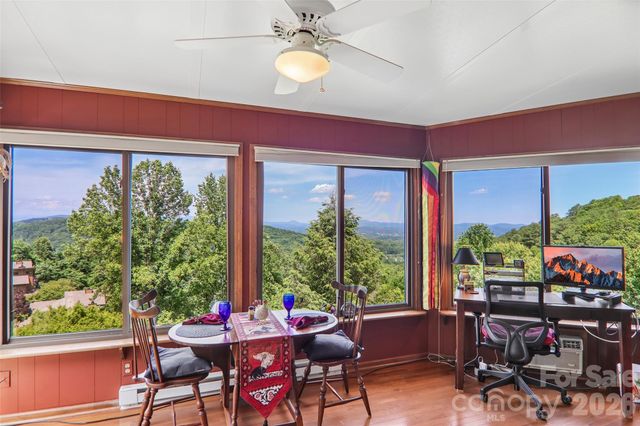 138 Woodbridge Drive, Hendersonville, NC 28739