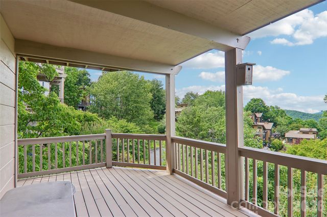 138 Woodbridge Drive, Hendersonville, NC 28739