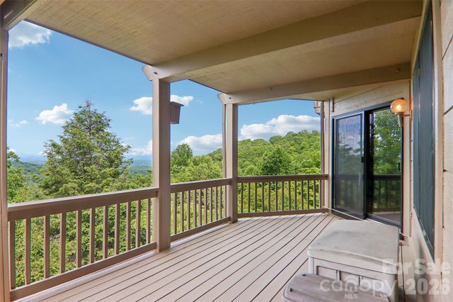138 Woodbridge Drive, Hendersonville, NC 28739
