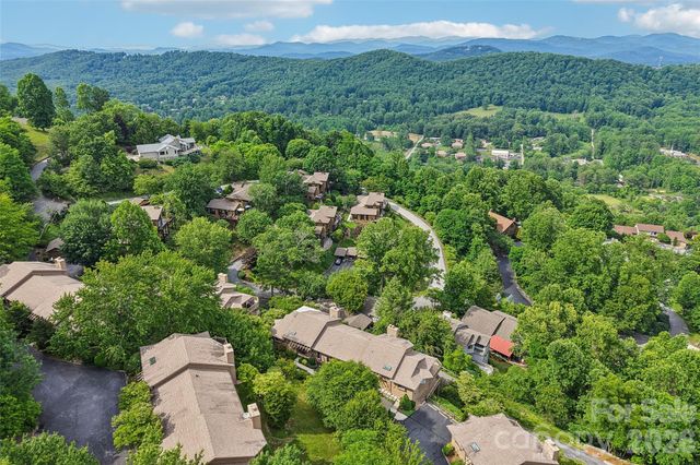 138 Woodbridge Drive, Hendersonville, NC 28739