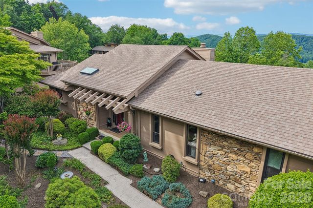 138 Woodbridge Drive, Hendersonville, NC 28739