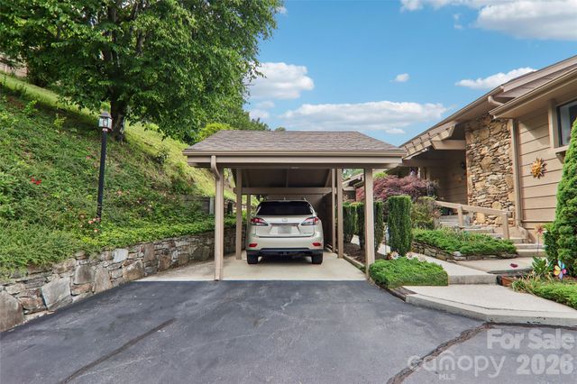 138 Woodbridge Drive, Hendersonville, NC 28739