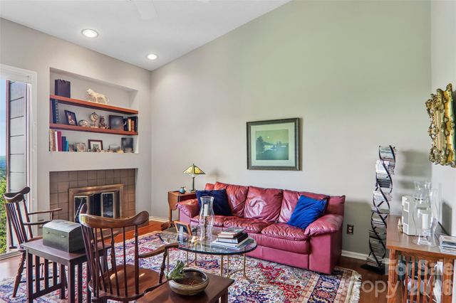 138 Woodbridge Drive, Hendersonville, NC 28739