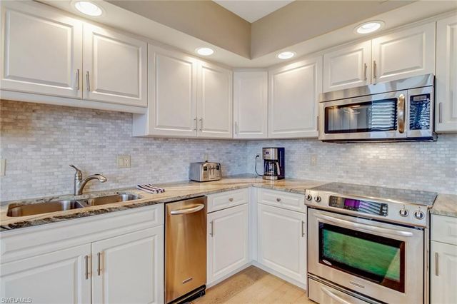 4041 Gulf Shore Blvd N Ph 7, Naples, FL 34103